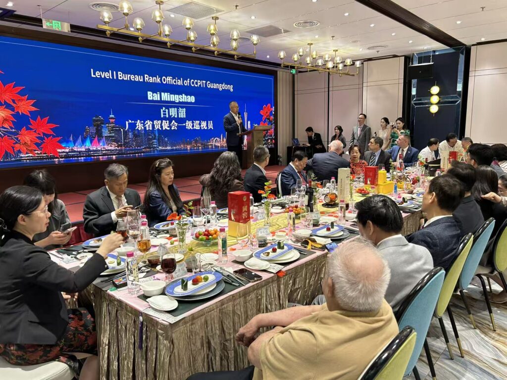 广东省贸促会一级巡视员白明韶在晚宴上发言
